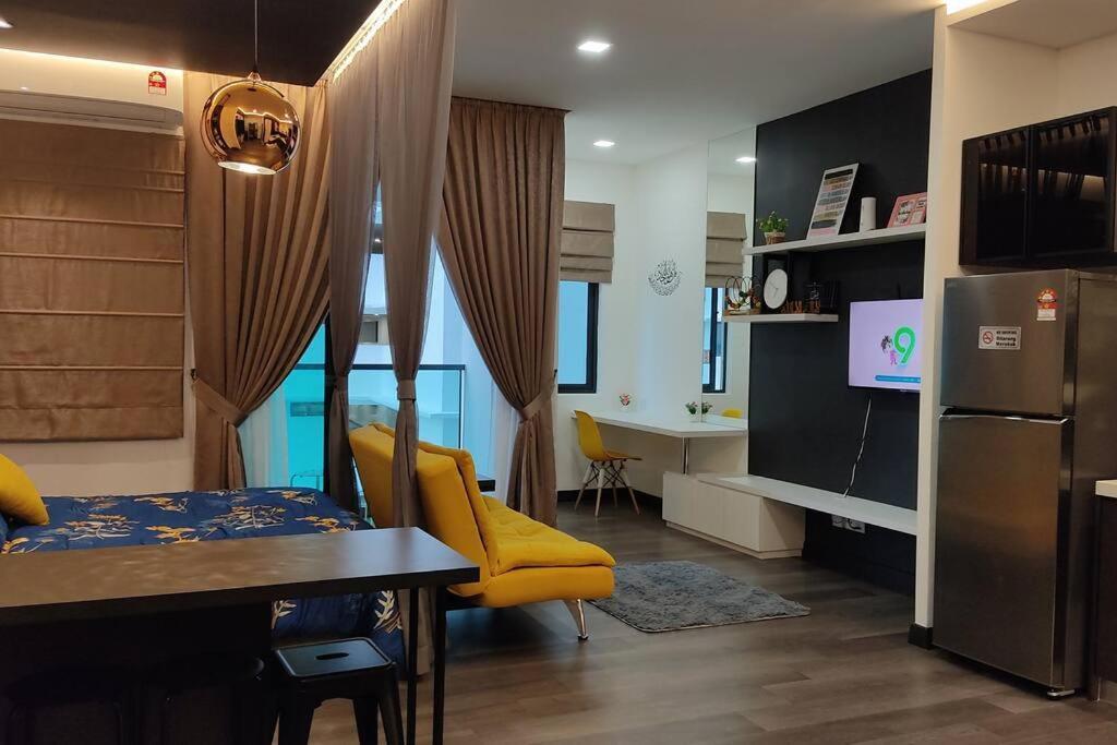 Hidayah Homestay Near Ukm And Ktm Station With High Speed Wifi - Pool & River View Bangi Exterior photo