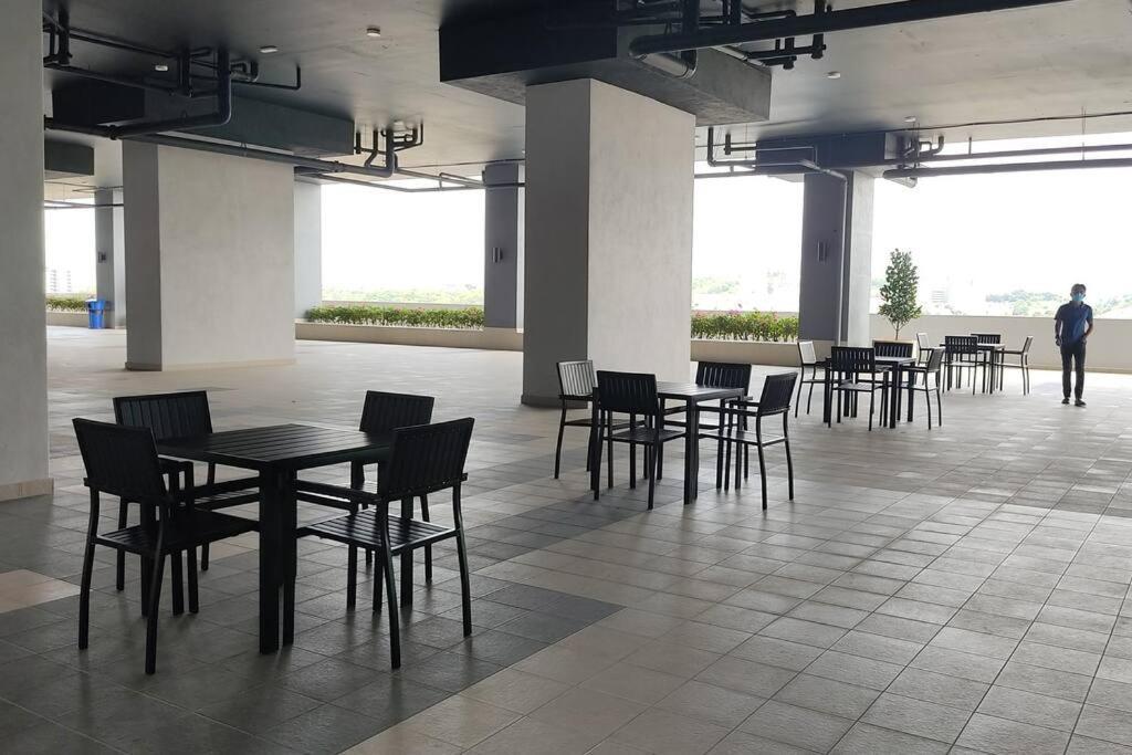 Hidayah Homestay Near Ukm And Ktm Station With High Speed Wifi - Pool & River View Bangi Exterior photo