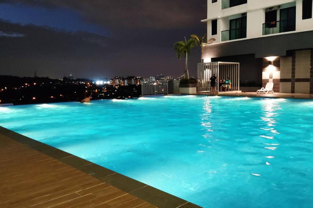 Hidayah Homestay Near Ukm And Ktm Station With High Speed Wifi - Pool & River View Bangi Exterior photo