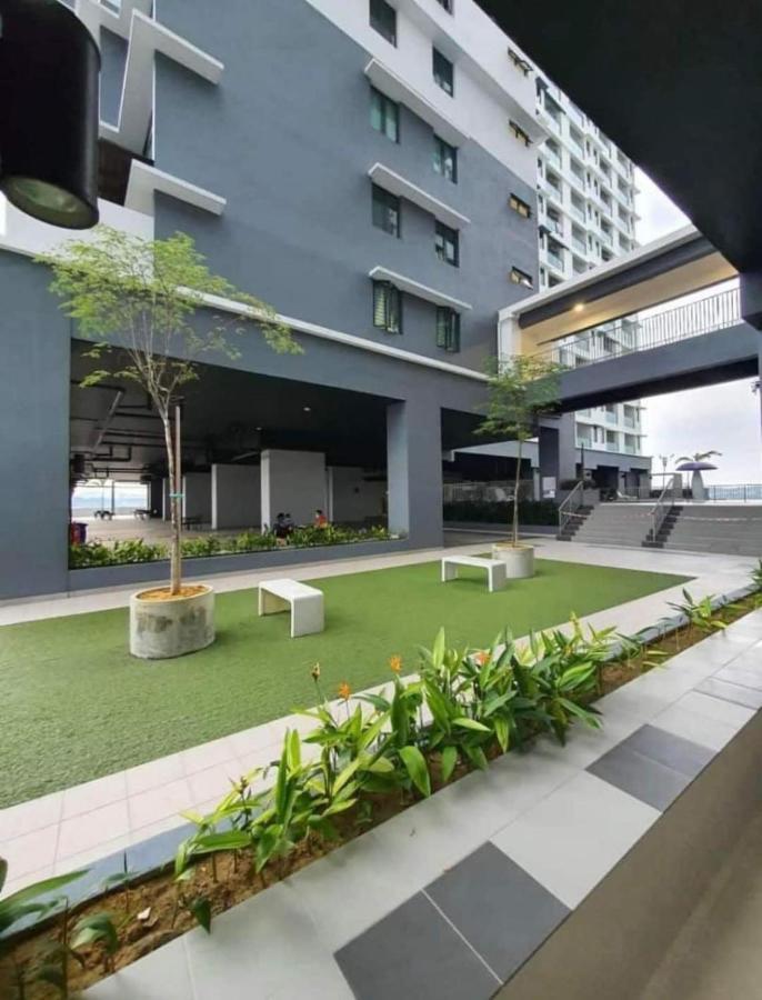 Hidayah Homestay Near Ukm And Ktm Station With High Speed Wifi - Pool & River View Bangi Exterior photo