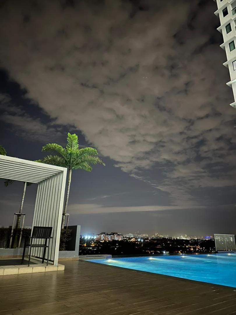 Hidayah Homestay Near Ukm And Ktm Station With High Speed Wifi - Pool & River View Bangi Exterior photo